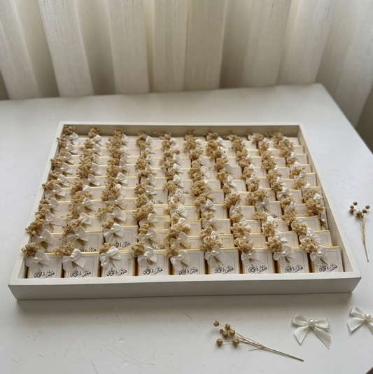 توزيعات (80 حبة شوكولاتة مع صينية )