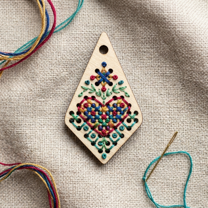 خشبيات تطريز صغيرة (تطريز بالابرة المتقاطعة )Wooden Needlecraft Cross-Stitch
