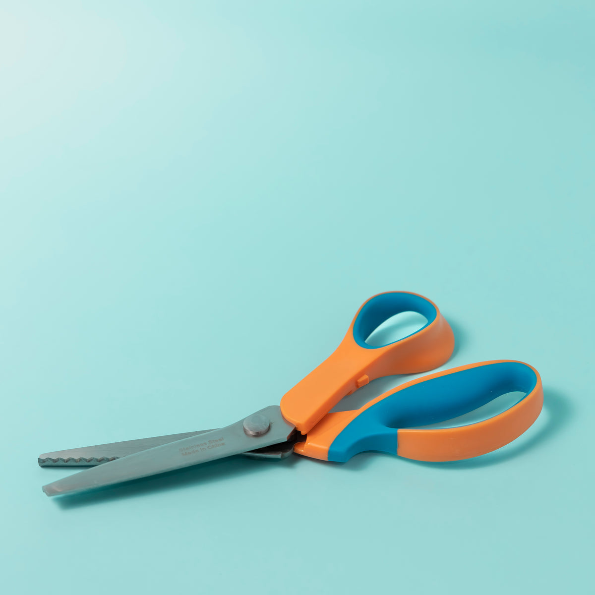 Zigzag scissors